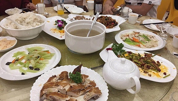 北大浙大等高校师生在桂林开会遭遇集体性食物